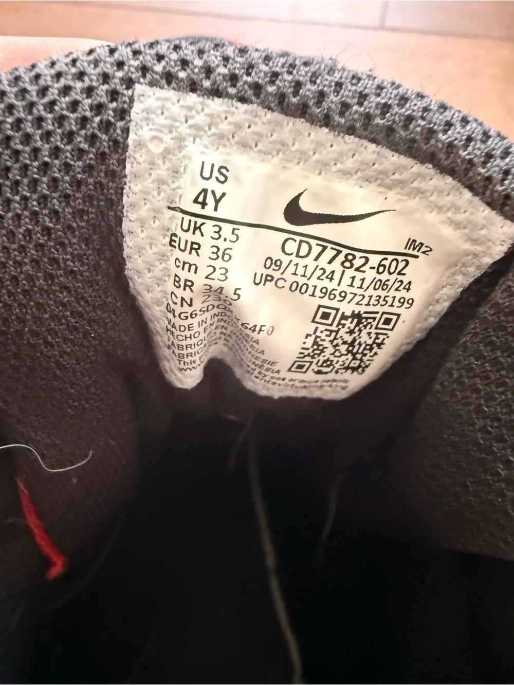 Nike Kids High-Top Sneakers in Red and Black S4